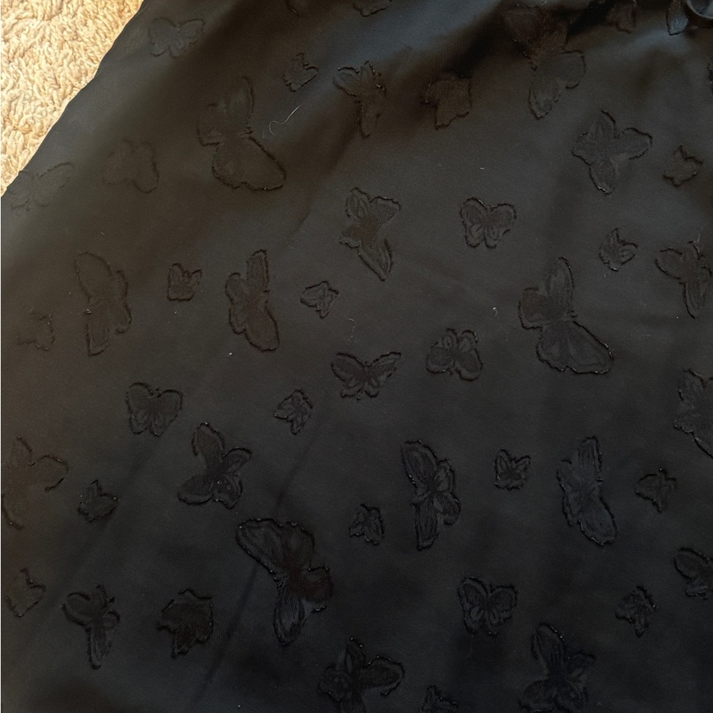 Madewell Black Butterfly Print
Jacquard Ruffle Blouse Size M - Picture 9 of 12